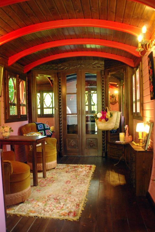 Bed and Breakfast Un Parfum De Violette Fourneville Exteriér fotografie