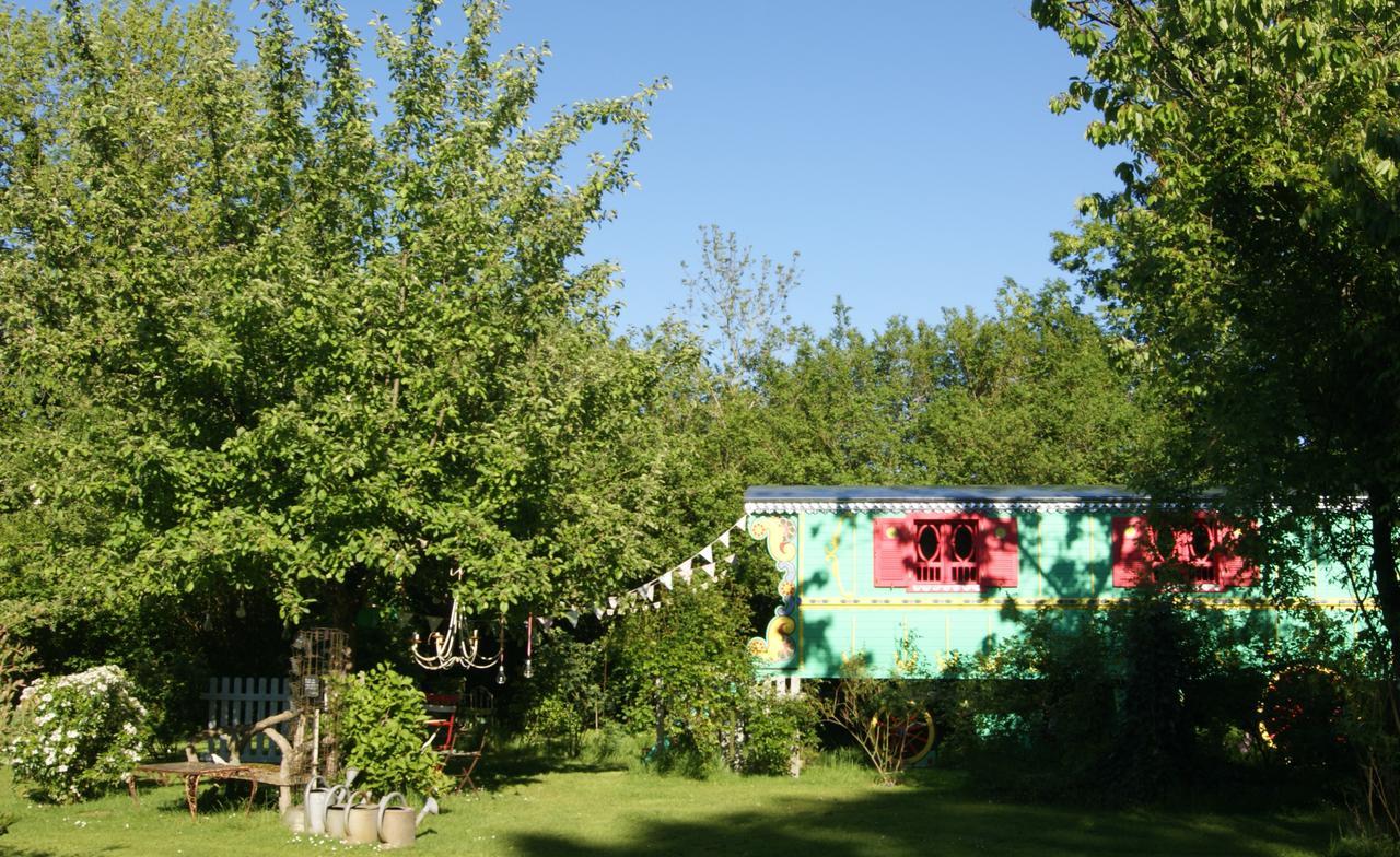 Bed and Breakfast Un Parfum De Violette Fourneville Exteriér fotografie